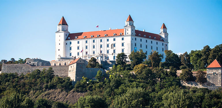 European Cruises, castillo de Bratislava. EworldCruises.com European Cruises, castillo de Bratislava. EworldCruises.com