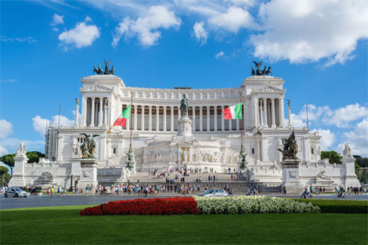 Monumento Nazionale a Vittorio Emanuele II en Plaza Venezia, Roma. EworldCruises.com Monumento Nazionale a Vittorio Emanuele II en Plaza Venezia, Roma. EworldCruises.com