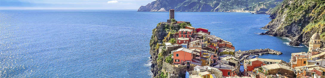 Pueblo costero de Cinque Terre en la provincia de la Spezia, Italia. EworldCruises.com Pueblo costero de Cinque Terre en la provincia de la Spezia, Italia. EworldCruises.com